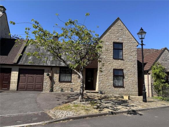3 bed property, in The Hamlet, £275,000