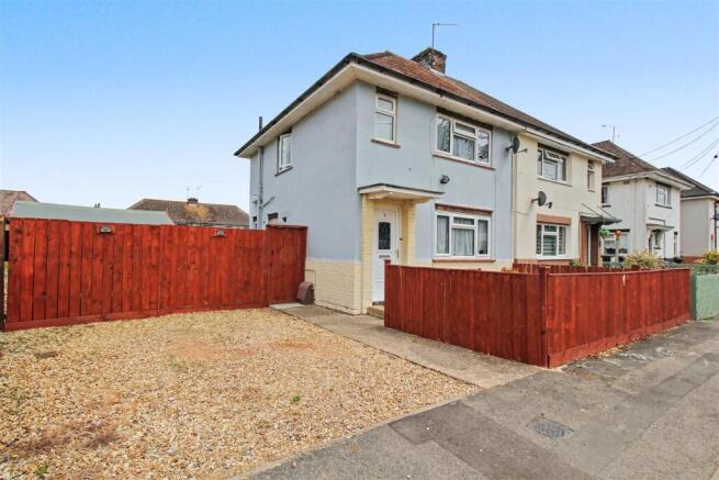 2 bed property, in Highfield, £220,000