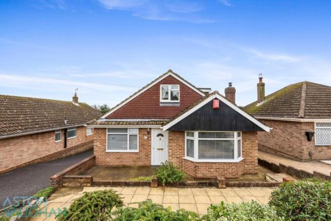 4 bed property, in Crescent Drive North, £475,000
