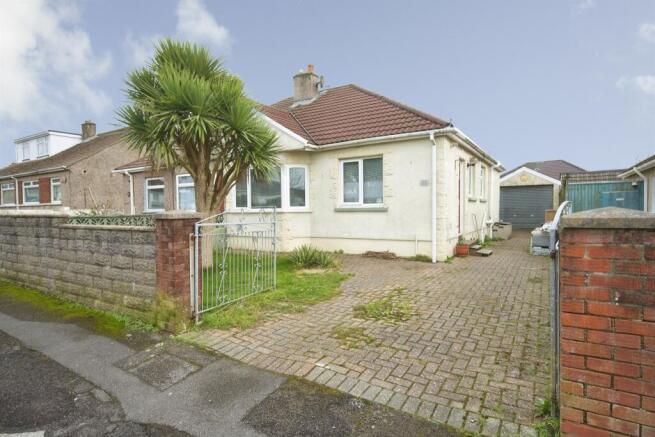 3 bed property, in Longfellow Drive, £180,000