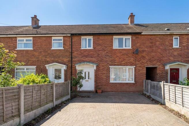 3 bed property, in Grasmere Road, £200,000