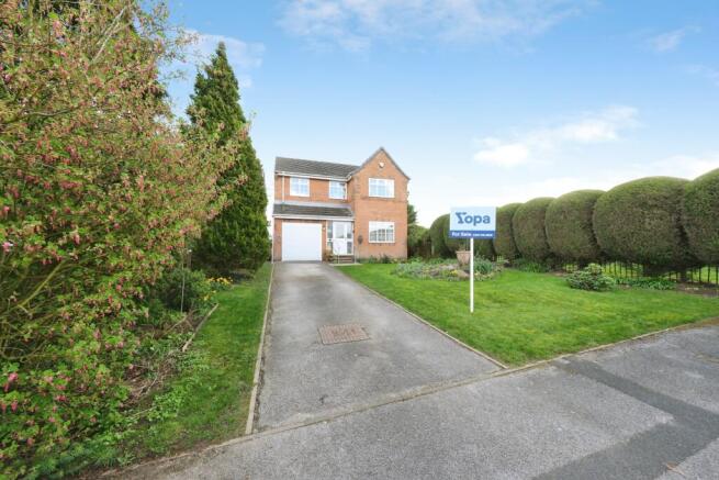 4 bed property, in Dalestorth Close, £185,000