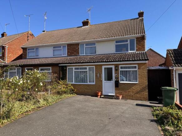 3 bed property, in Wentworth Meadows, £410,000