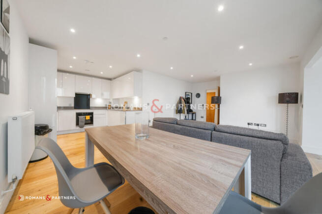 2 bed property, in Sky View Tower, £462,500