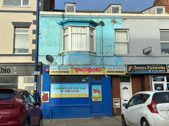 1 bed property, in High Street, £125,000
