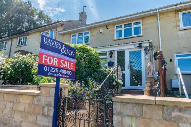 3 bed property, in Sheridan Road, £300,000