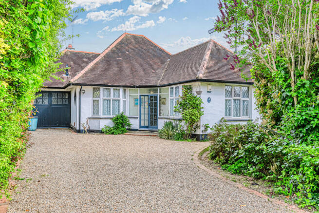 3 bed property, in St. James Gardens, £625,000