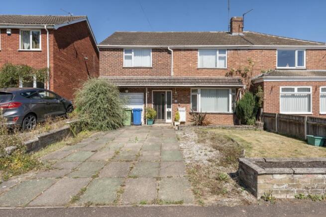4 bed property, in 44 Denton Road, £170,000
