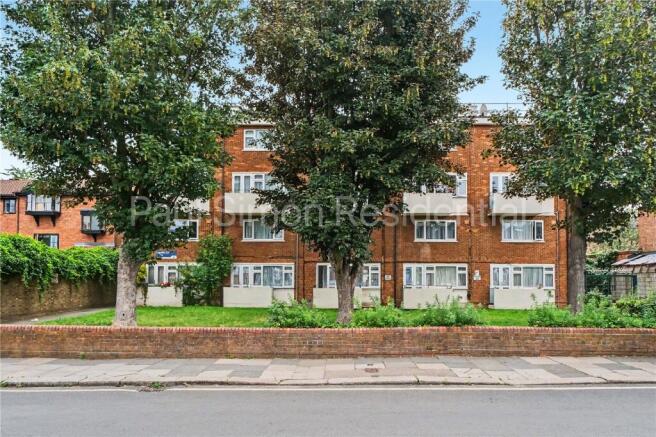2 bed property, in Legatte Court, £425,000