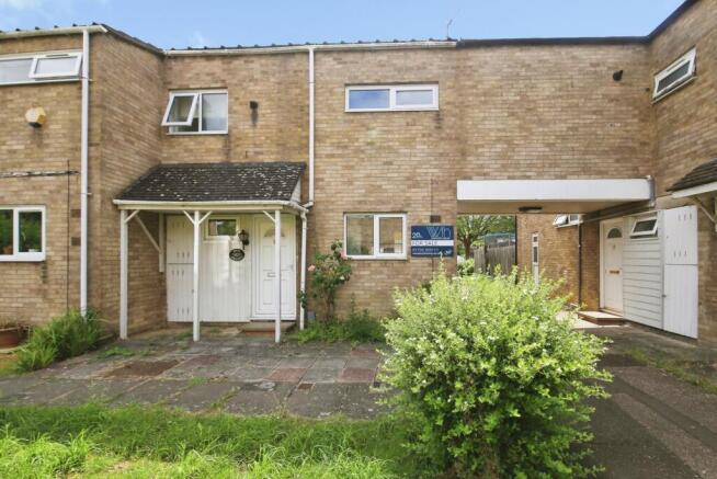 3 bed property, in Holdfield, £200,000