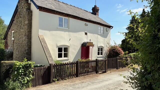 2 bed property, in Leys Cottage, £255,000
