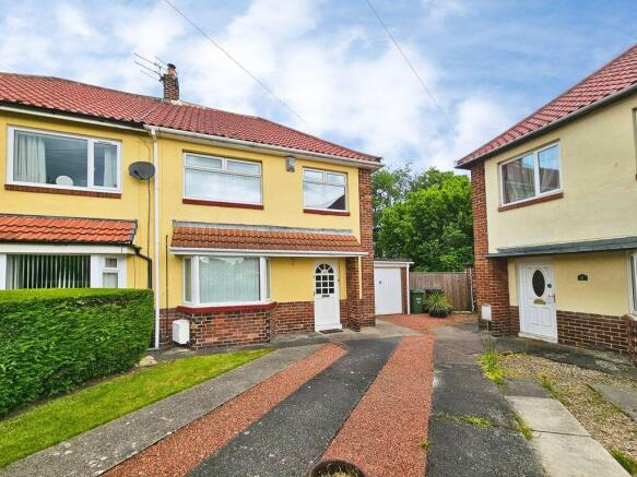 3 bed property, in Hollymount Square, £120,000