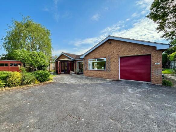 4 bed property, in Cleevelands Avenue, £600,000