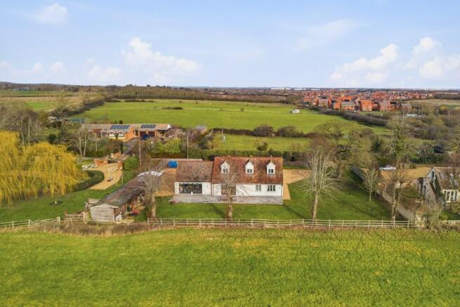 6 bed property, in OAK TREE COTTAGE, £1,200,000
