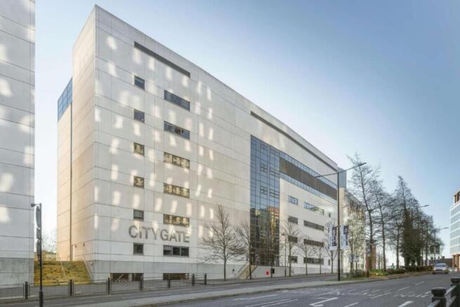 1 bed property, in Temple Street, £950,000