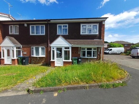 3 bed property, in Cherry Orchard, £145,000