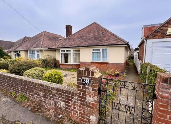 2 bed property, in Cranleigh Gardens, £400,000