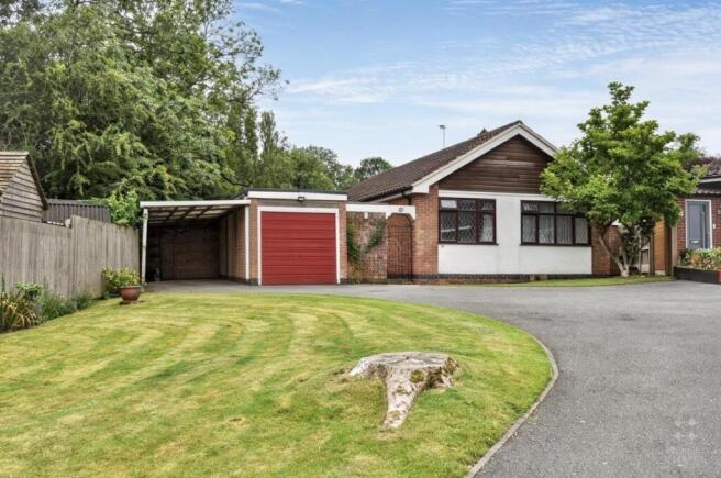 3 bed property, in Croft Gardens, £319,950
