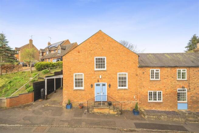 3 bed property, in Fosters Booth Road, £475,000