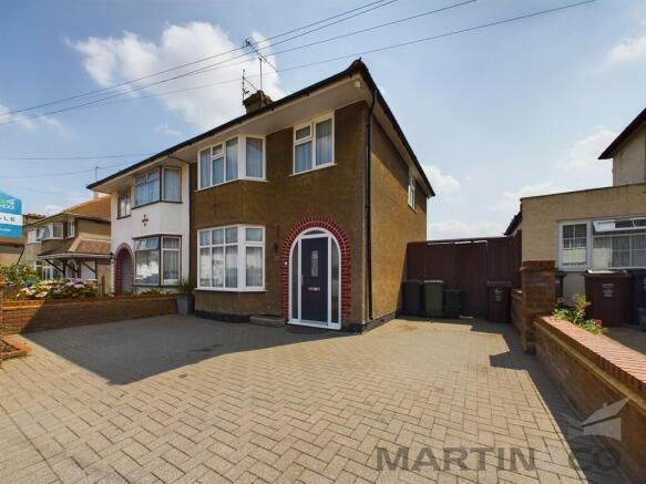 3 bed property, in Kings Road, £500,000