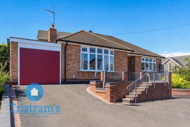 2 bed property, in Rivergreen Crescent, £315,000