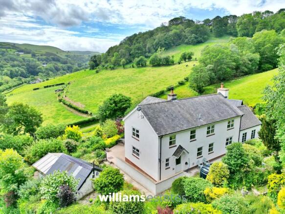3 bed property, in Llanfairtalhaiarn, £795,000