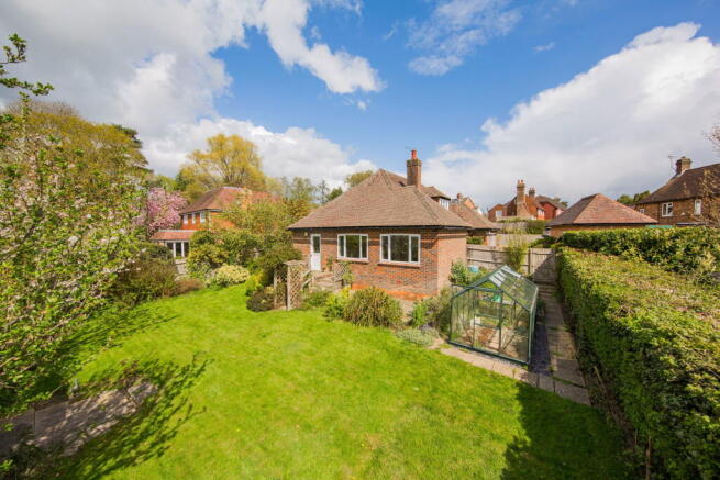 3 bed property, in Sparrows Green, £600,000