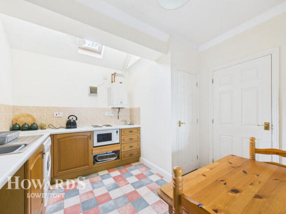 1 bed property, in High Path, £190,000