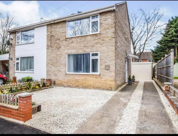 2 bed property, in Nene Drive, £250,000
