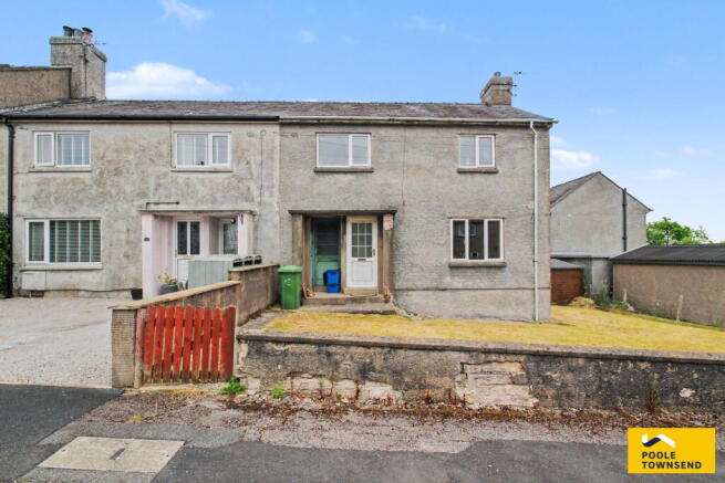 3 bed property, in Moorside, £150,000