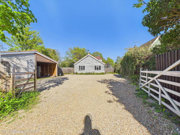 4 bed property, in Canfield Road, £800,000