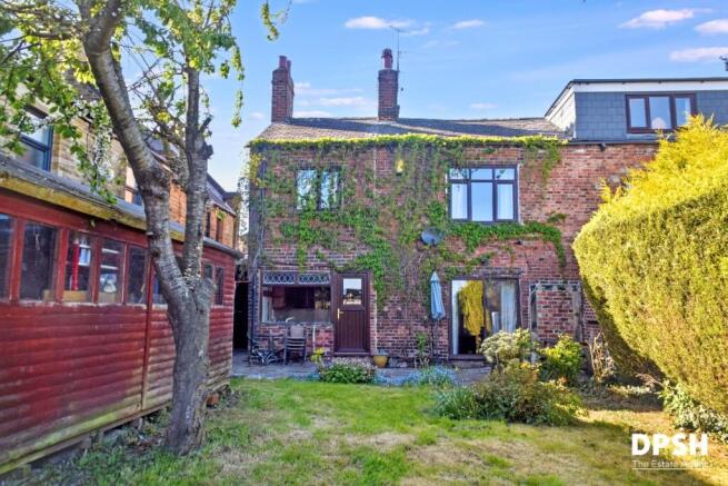 2 bed property, in Back Green, £190,000