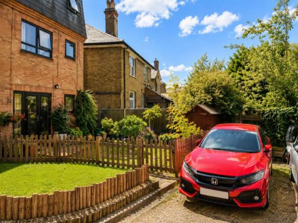 1 bed property, in London Road, £210,000