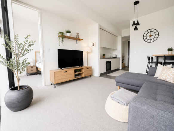 1 bed property, in Lake Shore Drive, £170,000