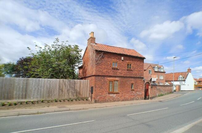 2 bed property, in Jasmine Cottage, £225,000