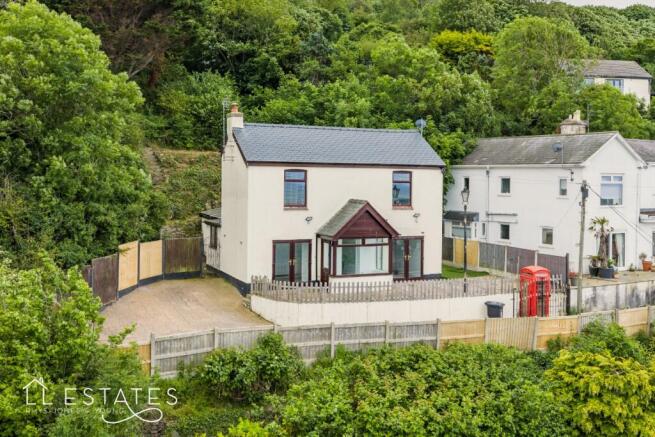 3 bed property, in Bayview, £375,000