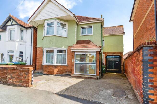 4 bed property, in Janson Road, £525,000