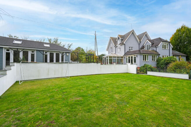 7 bed property, in Kates Lane, £750,000