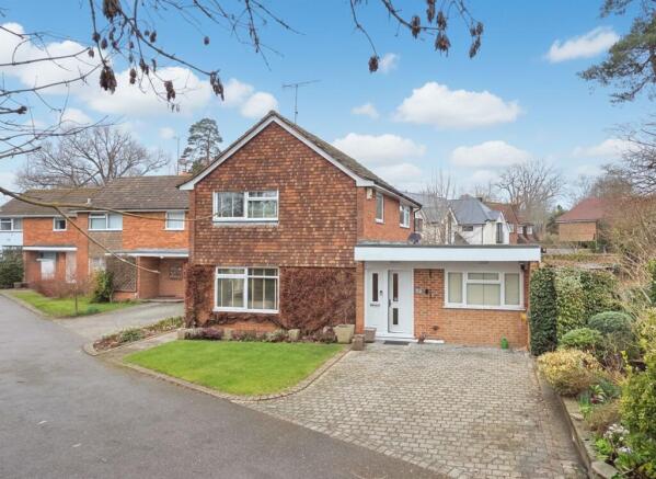 4 bed property, in Hickmans Lane, £785,000