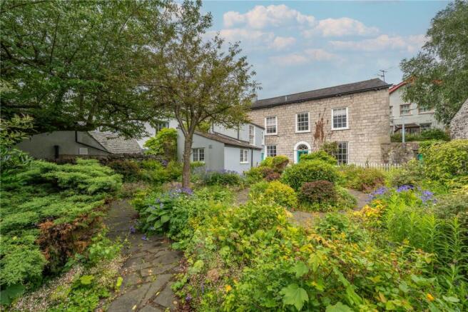 3 bed property, in Entry Lane, £325,000