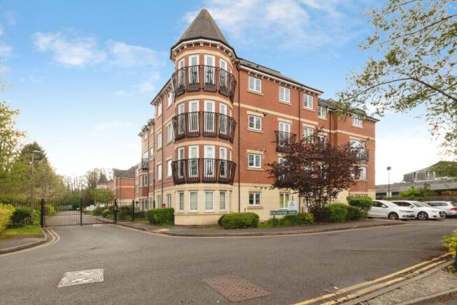 2 bed property, in Collingtree Court, £115,000