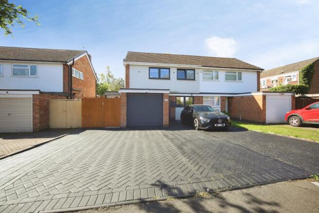 4 bed property, in Jolyffe Park Road, £450,000