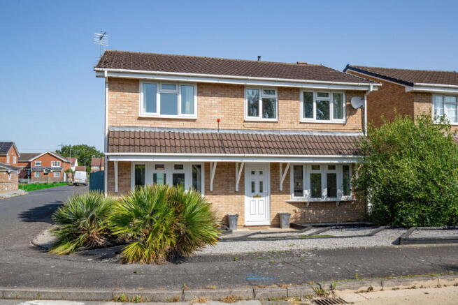 4 bed property, in Scugdale Close, £325,000