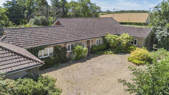 4 bed property, in The Green, £595,000