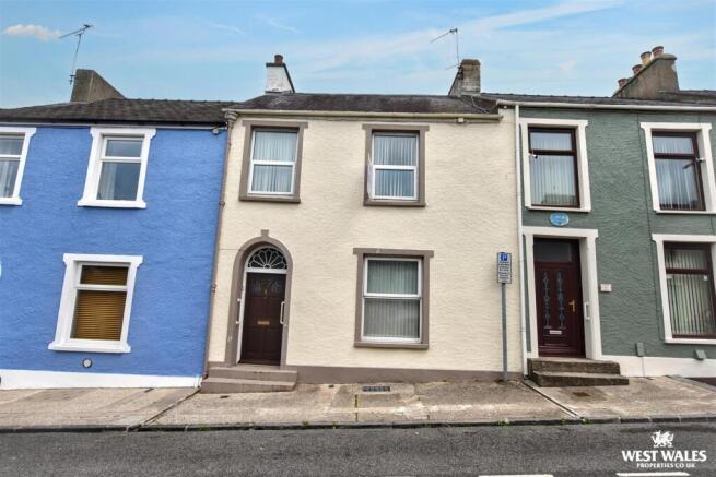 3 bed property, in Church Street, £90,000