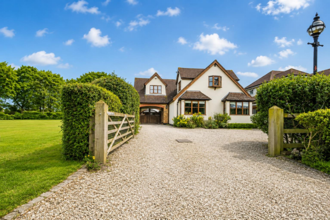 4 bed property, in Nine Ashes, £950,000