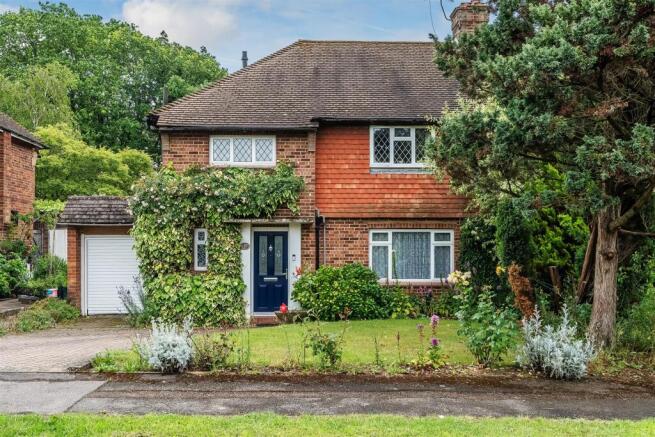 3 bed property, in Chestnut Copse, £575,000