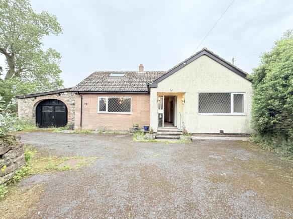 2 bed property, in Applecroft, £135,000