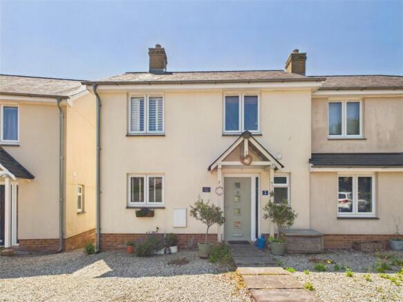 2 bed property, in Moorview Close, £220,000