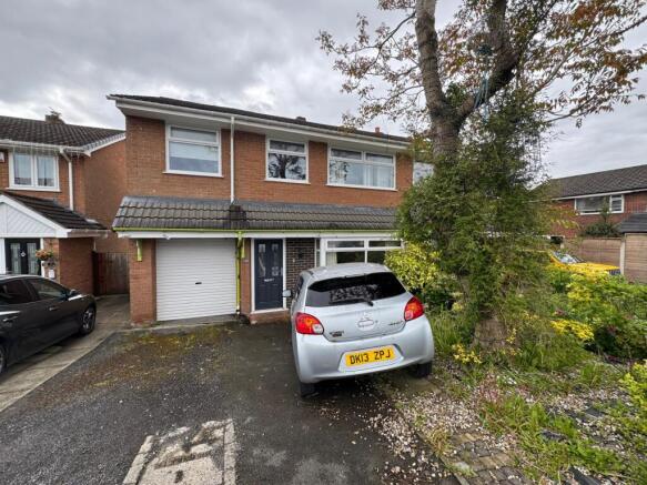 4 bed property, in Rydal Close, £230,000